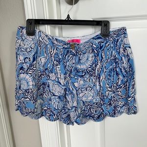 Lilly Pulitzer buttercup stretchy short. Size 12.